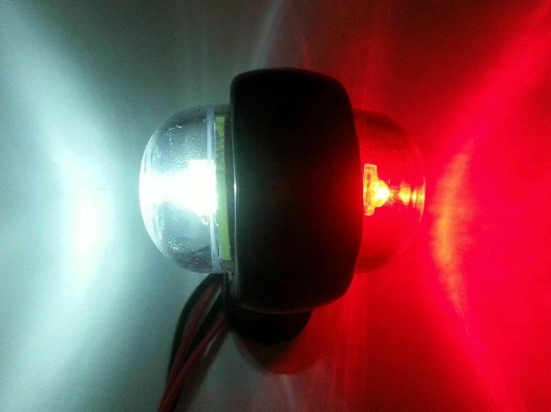 Бокові габаритні ліхтарі для фургона/вантажівки 2 x 12V G3749 фото Бокові габаритні ліхтарі для фургона/вантажівки 2 x 12V G3749 фото