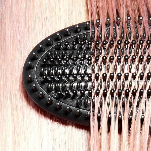 Профессиональная разглаживающая фен-щетка GHD Glide / керамический выпрямитель для волос и стайлер G4265 фото Профессиональная разглаживающая фен-щетка GHD Glide / керамический выпрямитель для волос и стайлер G4265 фото